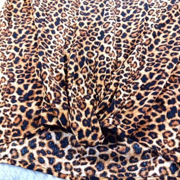 NWT Oddi Cheetah Print V- Neck Bell Sleeved 100% Rayon Boho Contemporary Blouse - Picture 8 of 14